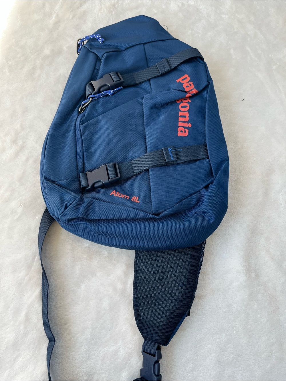 Patagonia Atom 8L Sling Bag - Deep Blue with Red Logo
